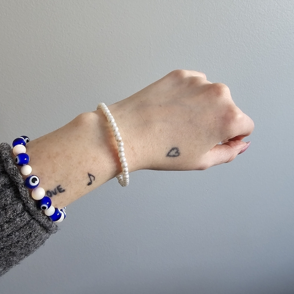 Elegant White Beaded Bracelet